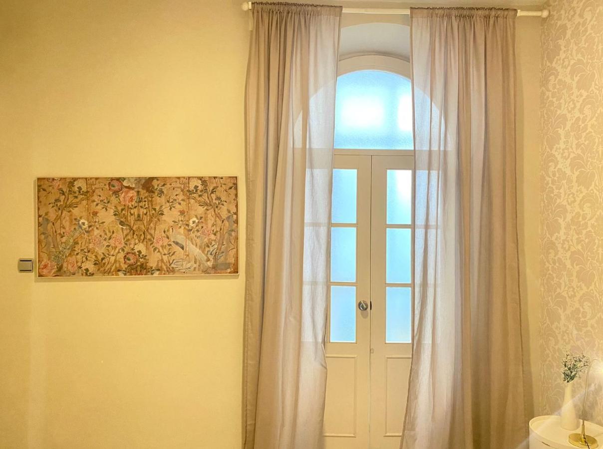 Apartamento Colon 1451 - Pleno Centro Y Wifi Gratis Kadyks Zewnętrze zdjęcie